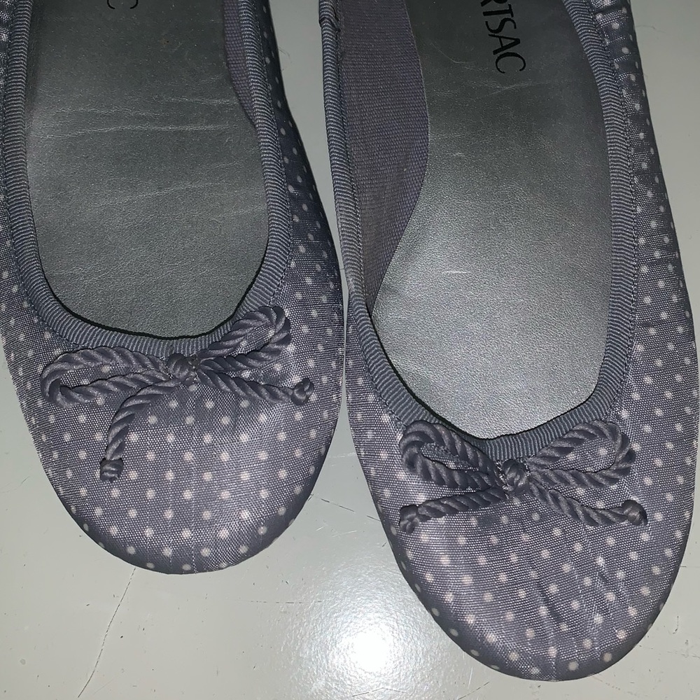 Blue-grey polka dot flats